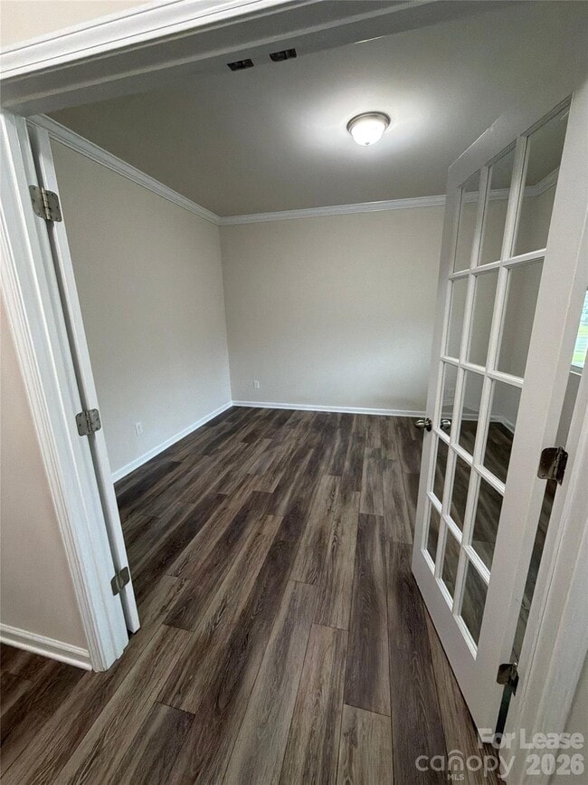 Photo - 1008 Fairbrae Ln