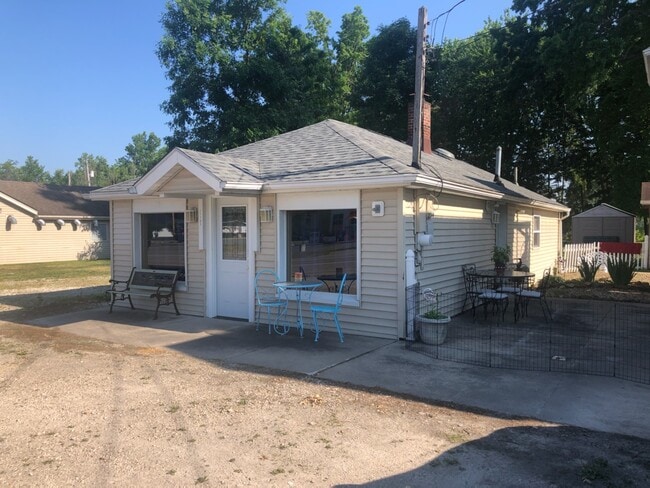 Building Photo - 17763 Mahoning Ave Unit Shop