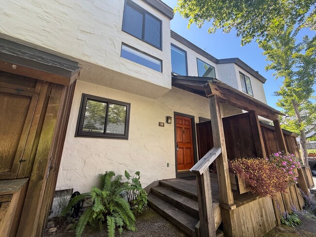 TWO BEDROOM PLUS LOFT, ONE AND HALF BATH T... - TWO BEDROOM PLUS LOFT, ONE AND HALF BATH T...