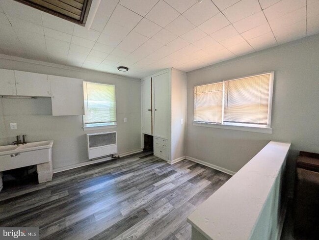 Photo - 1100 Woodlawn Ave