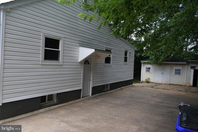 Photo - 12323 Dewey Rd