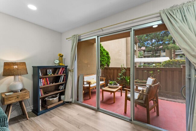 Photo - Beautiful 2BD/2BA Condo in Prime Pacific B... Unidad #2-133