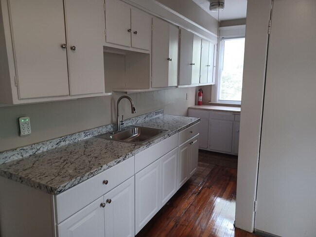 Photo - 37 Fairfield St Unidad 2nd Floor