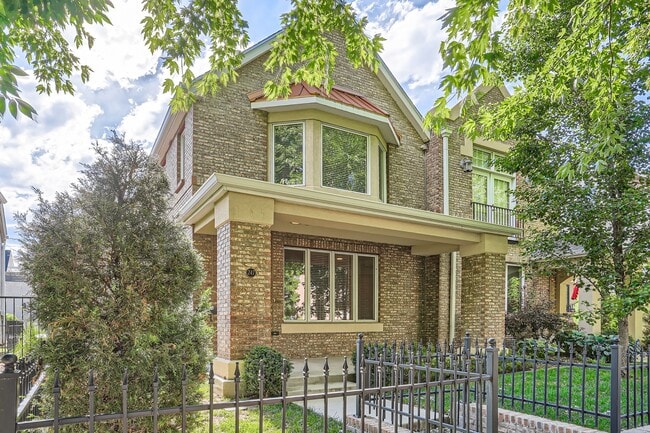 Building Photo - 247 S Garfield St