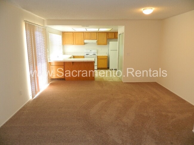 Photo - Spacious 4bd/2ba House with 2 Car Garage