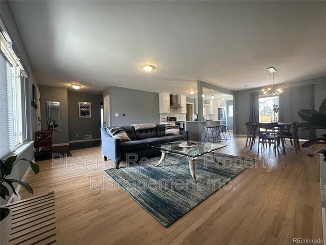 Photo - 4000 Darley Ave