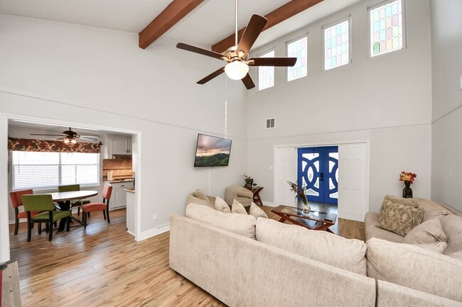 Photo - 15715 Creekhaven Dr