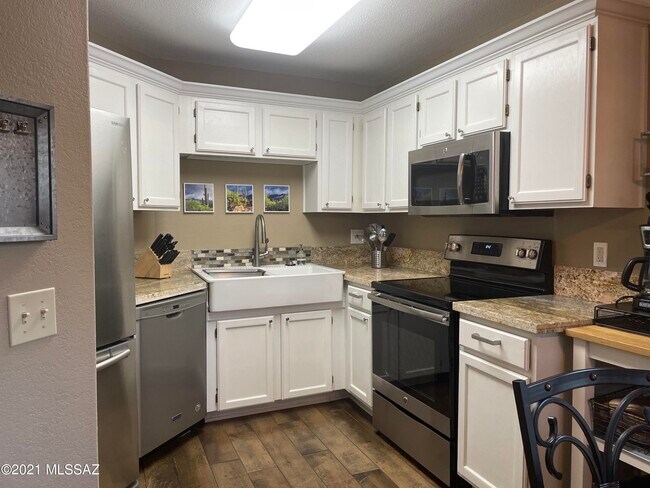 6655 N Canyon Crest Dr Unidad 1107