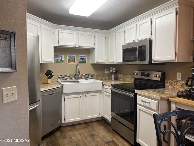 Photo - 6655 N Canyon Crest Dr Unidad 1107