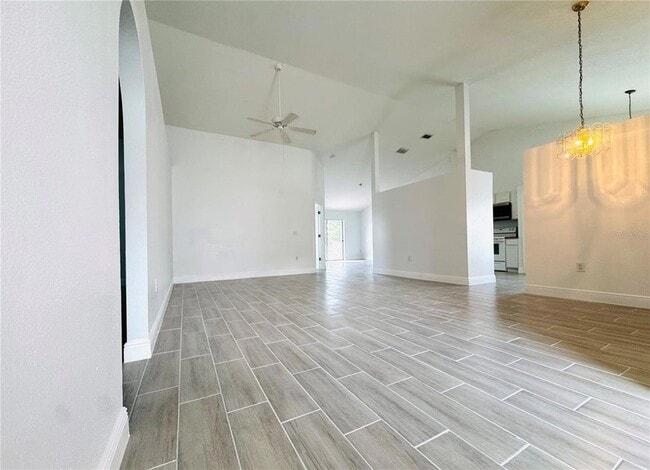 Photo - 2405 Queenswood Cir