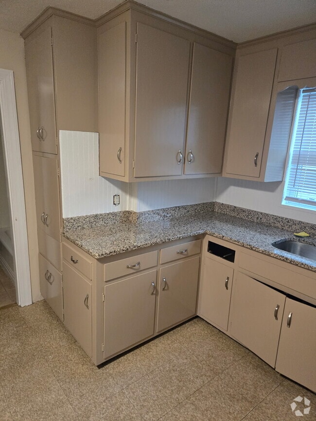 Building Photo - 160 Belmont St Unit 1 Rental