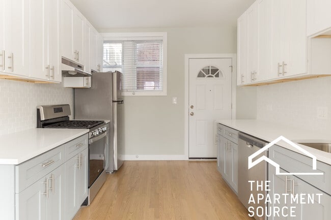 Building Photo - 4837 N Wolcott Ave Unit 1A
