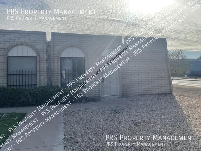 Building Photo - 423 S Mitchell Dr Unit B