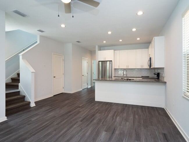 Photo - Porter's Lakeside - Luxury 4 Bedroom, 4 Ba...