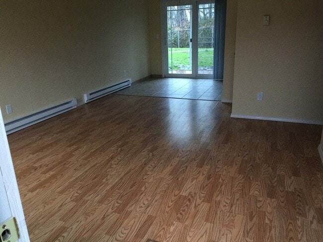 Building Photo - Completely remodeled 3 bedroom unit!! Pets...