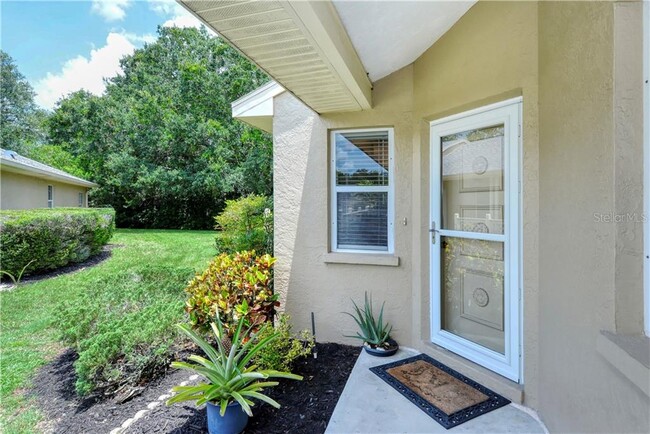 Photo - 220 Chartley Ct N