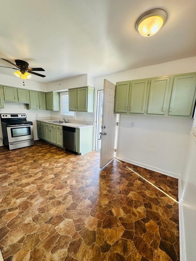 Photo - Spacious and stylish home in a prime Louisville location!