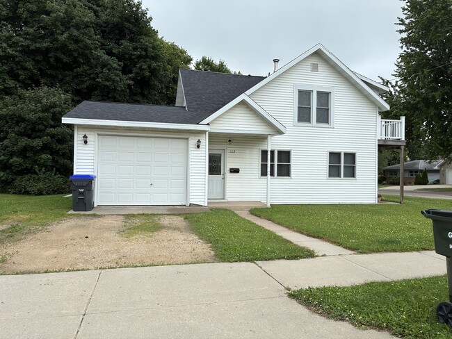 Photo - 1112 Division St