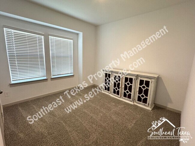 111 Lakeway Circle