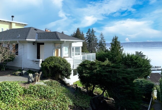 Building Photo - 3850 50th Ave NE