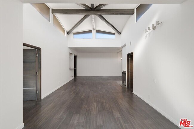 Photo - 2175 S Beverly Glen Blvd Unidad 403