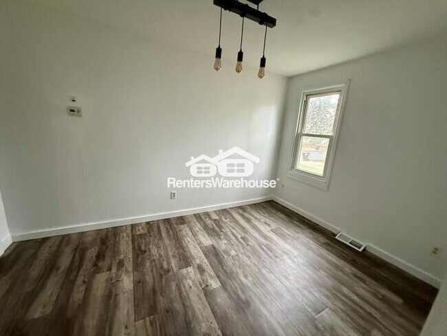 Photo - Updated Victorian near Downtown New Prague!