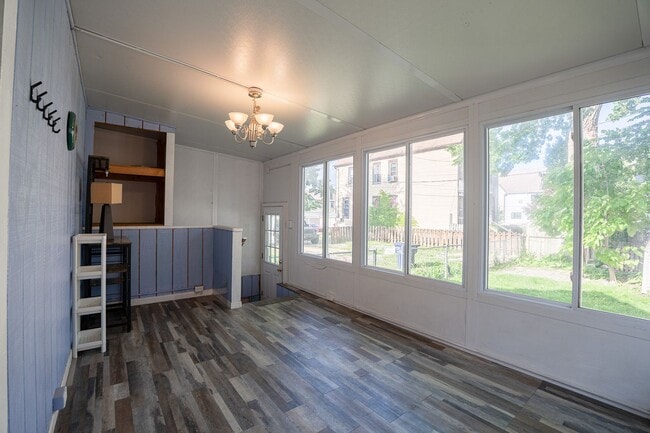 Photo - 2348 S Kinnickinnic Ave Unidad A