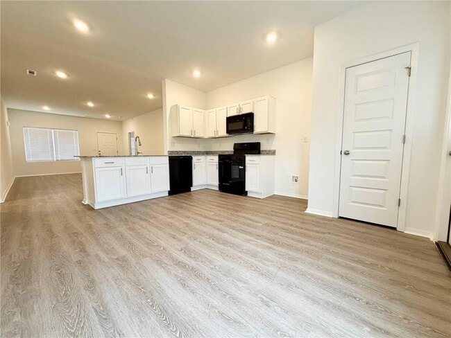 Photo - 2720 Evans St