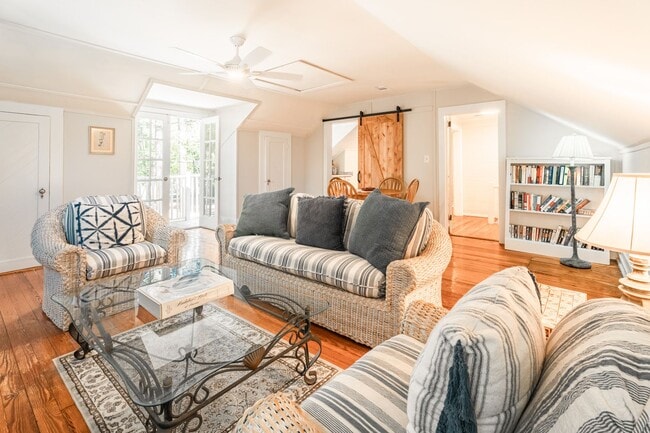 Photo - 326 Sumter St SE