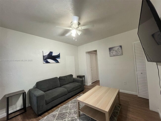Building Photo - 200 NW 13th St Unit 7 Rental