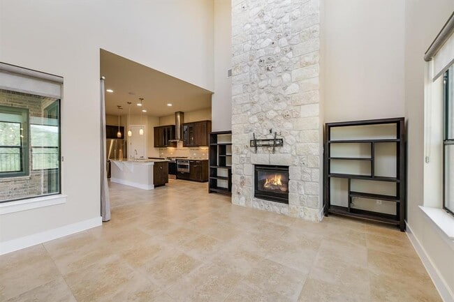 Photo - 509 Baylee Love Ln E