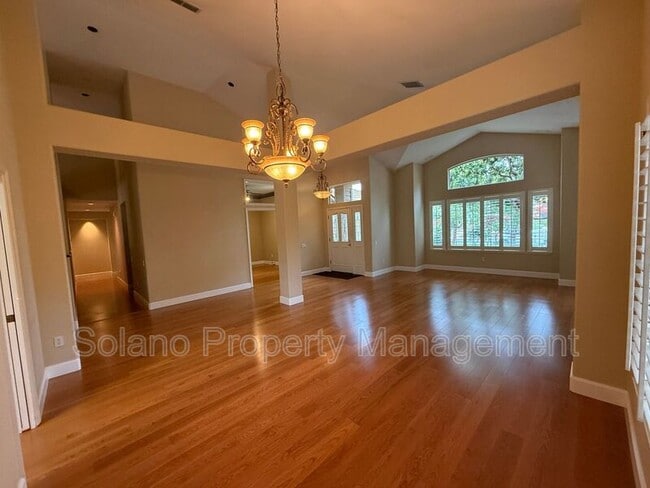 Photo - 685 Hillcrest Cir