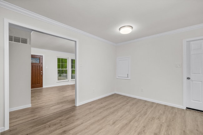 Photo - 1392 Langholm Dr