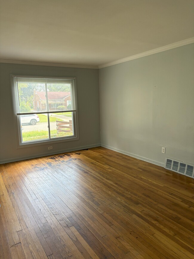 Photo - 9229 Westwood St