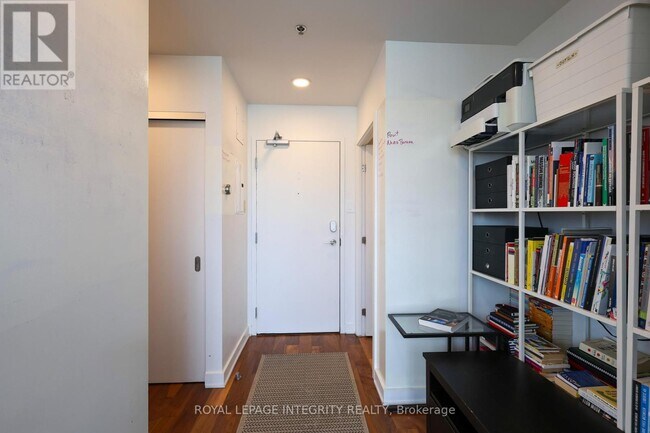 Photo - 360 McLeod St Unité 910