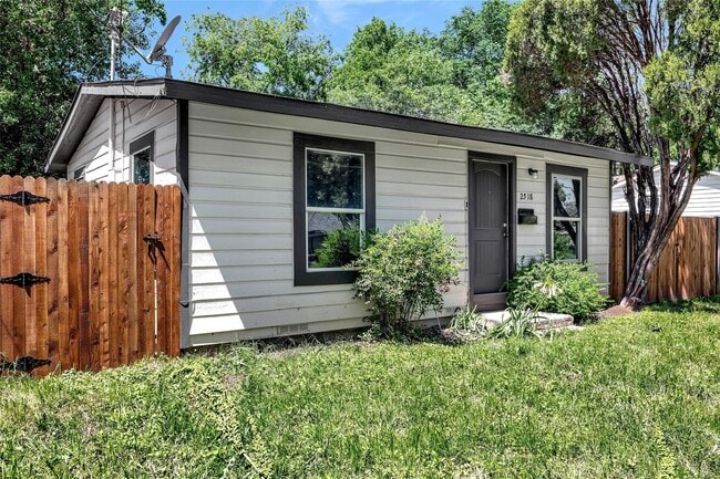 Photo - Adorable 2 bed, 1 bath house in Fort Worth