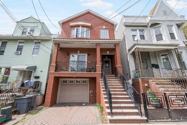 Building Photo - 239 Baldwin Ave Unit 2