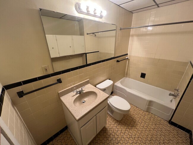 Photo - 1114 State St