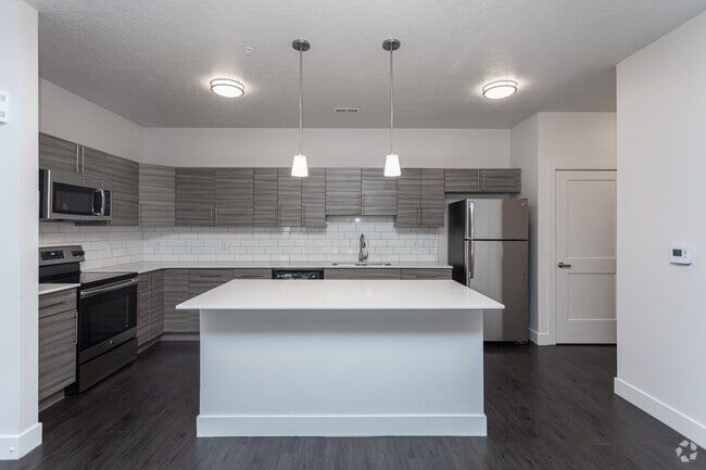2BR, 2BA - 970SF - Kitchen