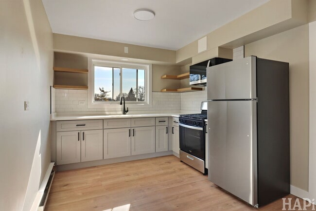 Building Photo - 7204 13th St Unit 1e