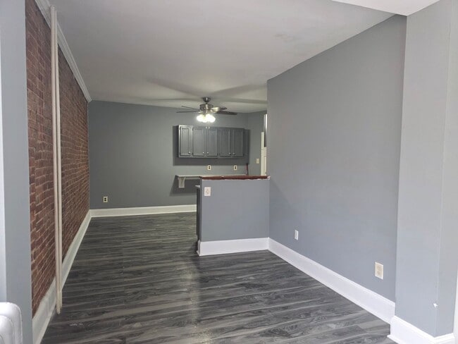 Photo - 816 W 11th St Unit 2