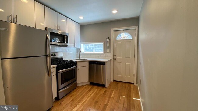 Photo - 2321 E Cabot St