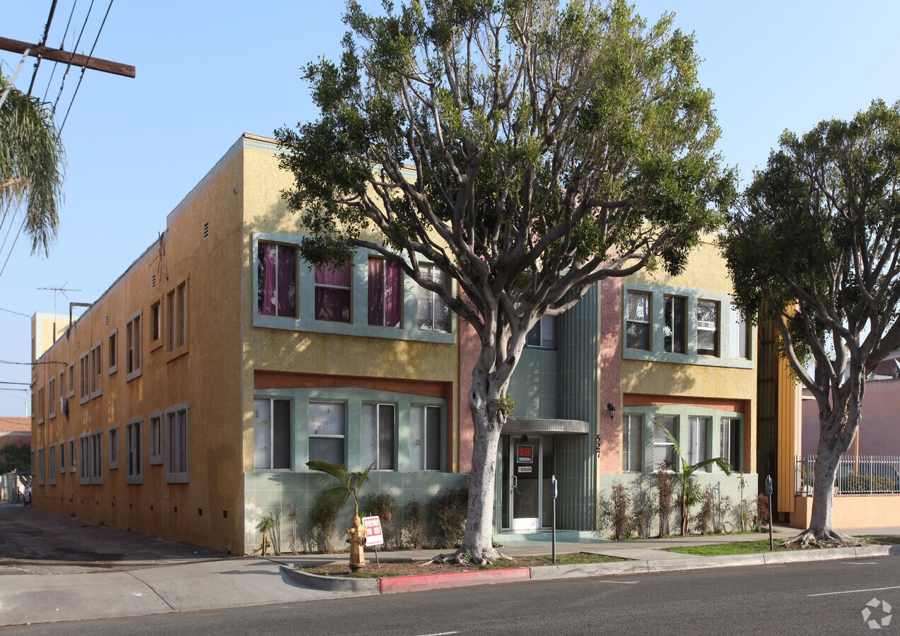 527 E 3rd st - 527 E 3rd St