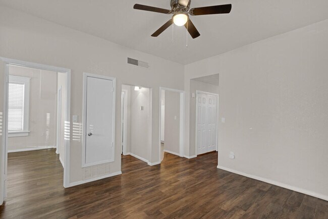 Photo - 408 Nino Aguilera St