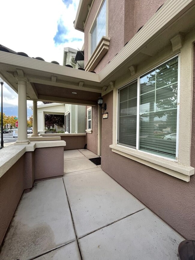 Photo - Nice Townhome w/ Detached Garage, Granite ...