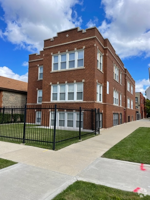 Building Photo - 6016 W Wabansia Ave Unit second floor Rental