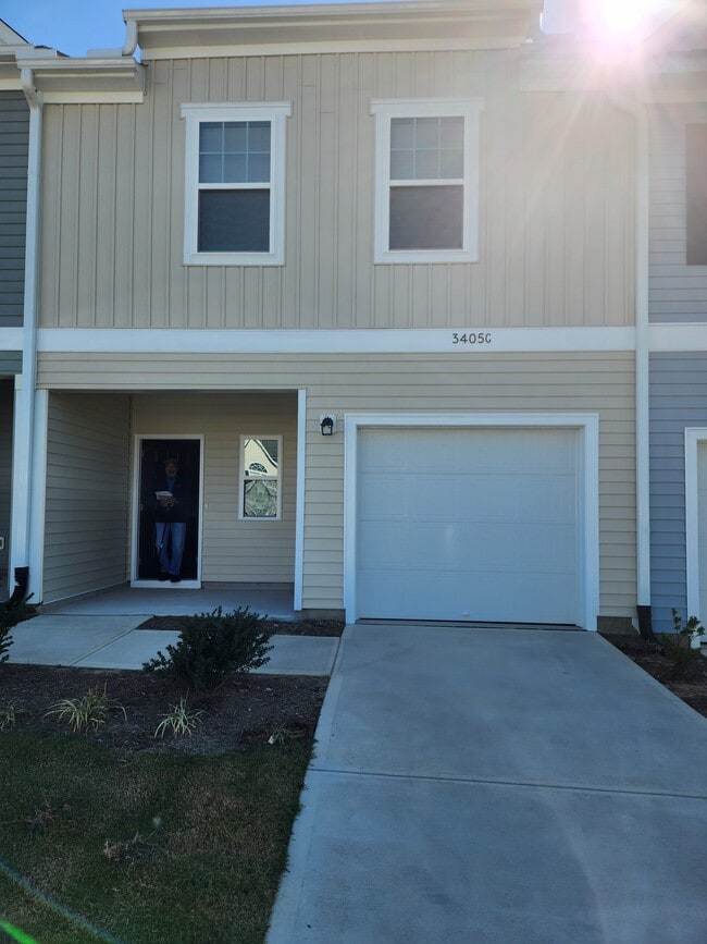 Building Photo - 3405 Walker Dr Unit C Rental