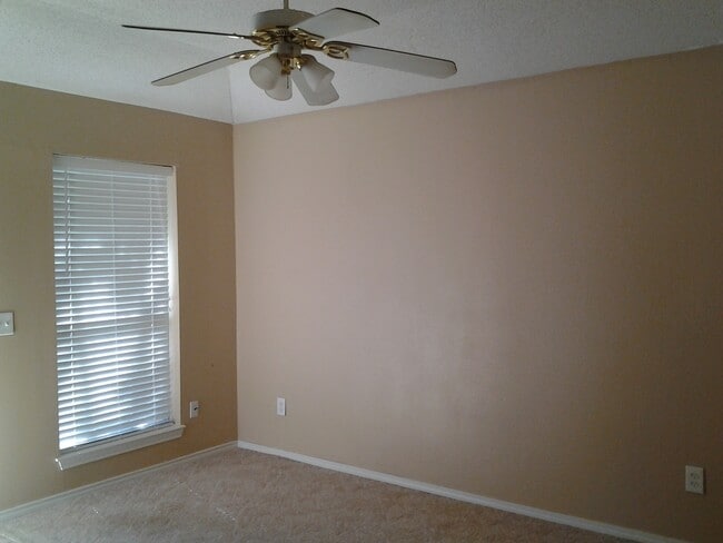 Photo - 545 Kirkland Ln