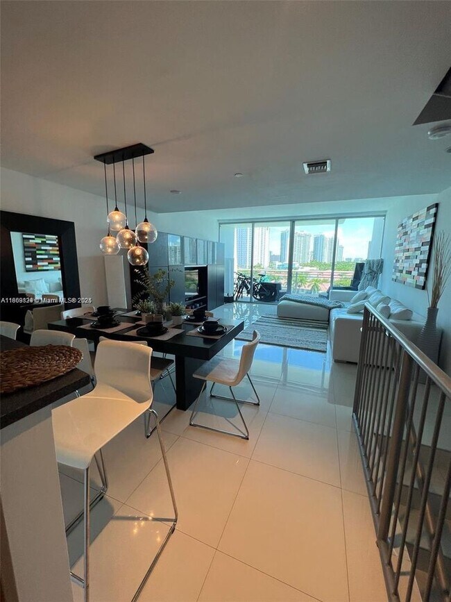 Photo - 2950 NE 188th St