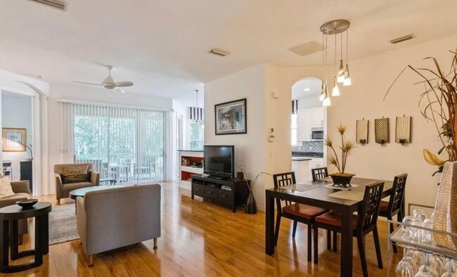 Photo - 7314 Meeting St